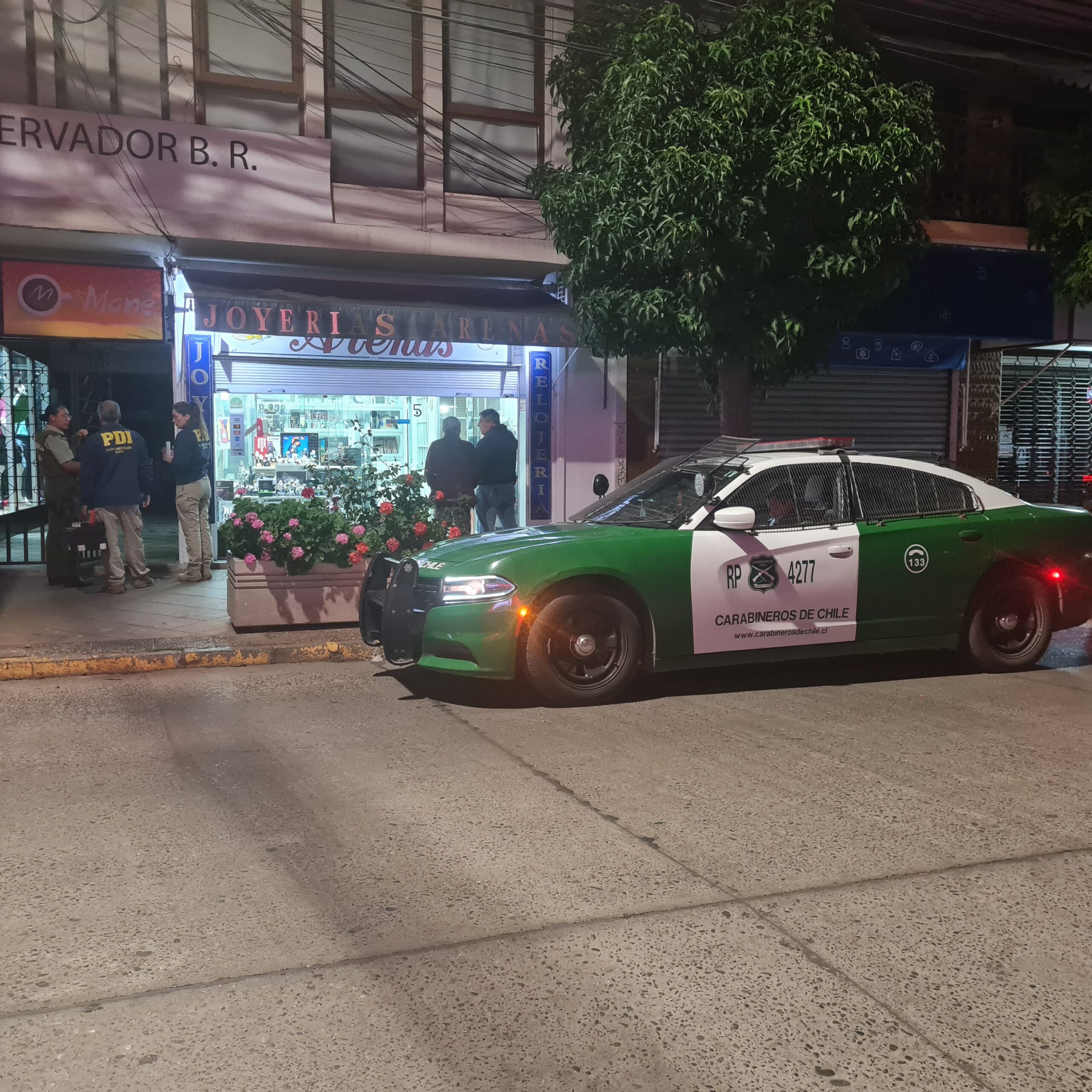 ROBO AFECTA A JOYERIA ARENAS DE CALLE CASANOVA.