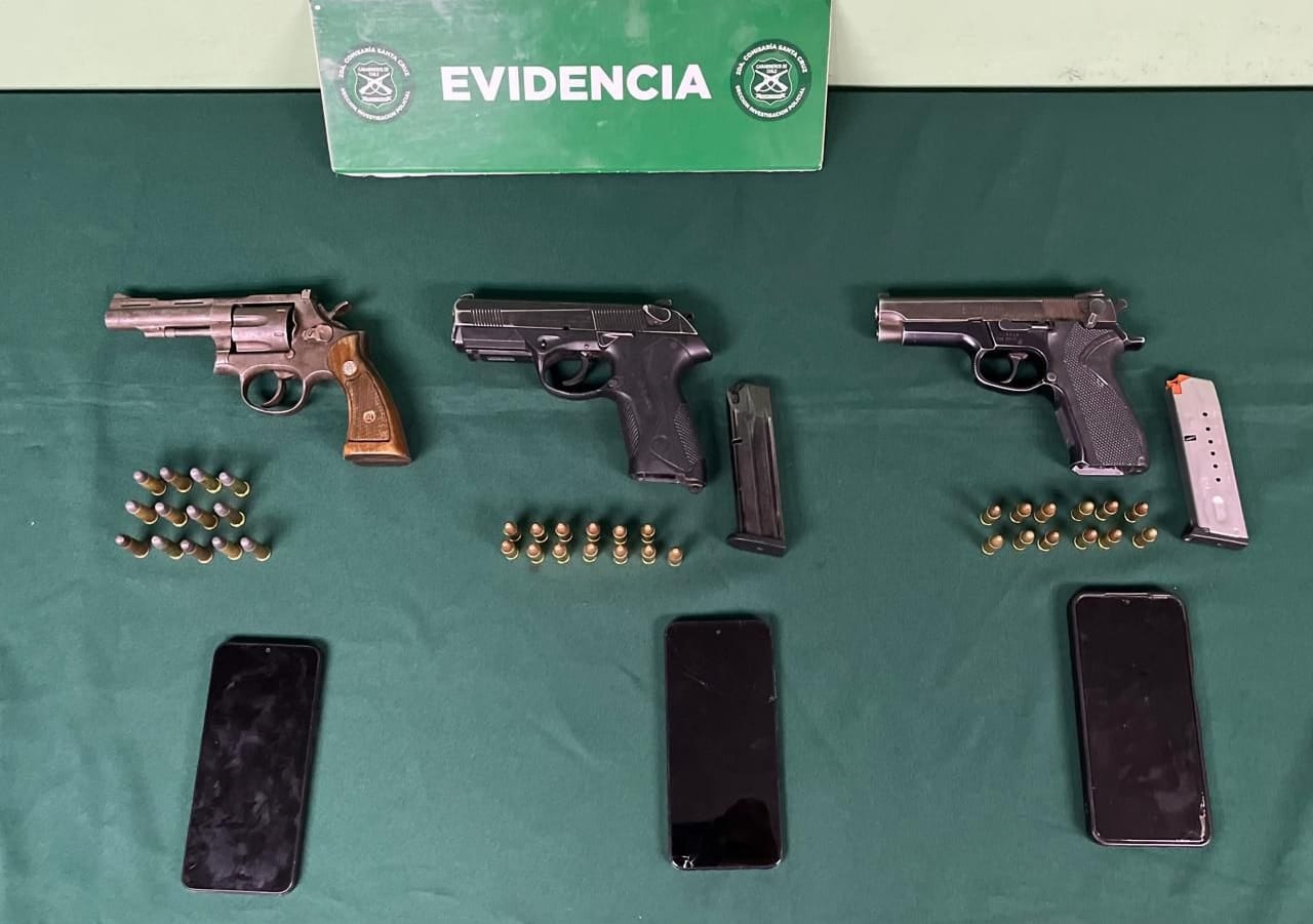 TRES DETENIDOS POR PORTE ILEGAL DE ARMAS.